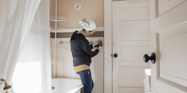 WHAT TO DIY AND WHAT TO LEAVE TO THE PROFESSIONALS DURING REMODELING